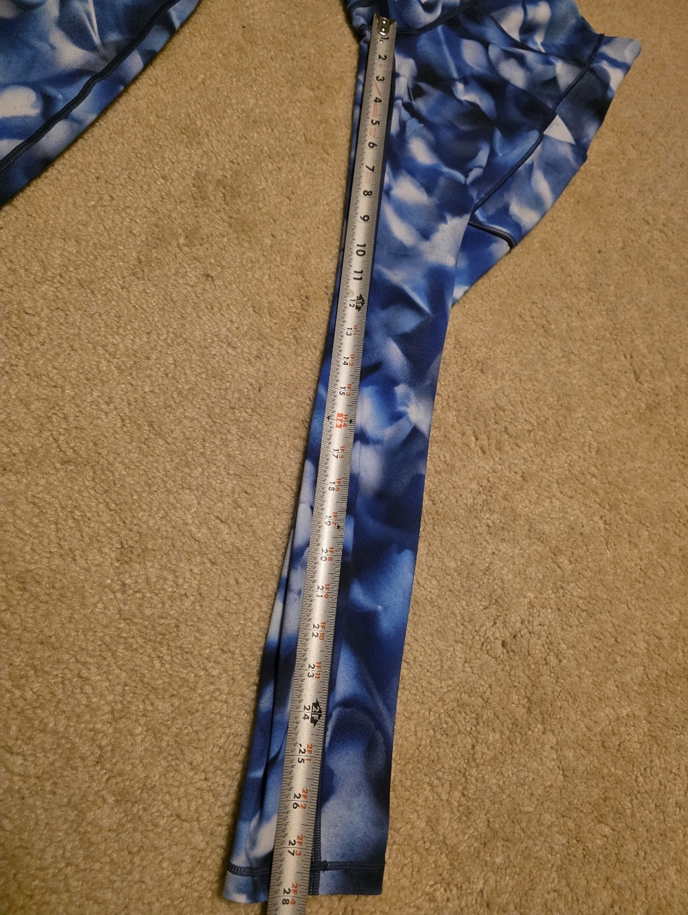 lululemon navy and white abstract print leggings (size 8) - Picture 7 of 7